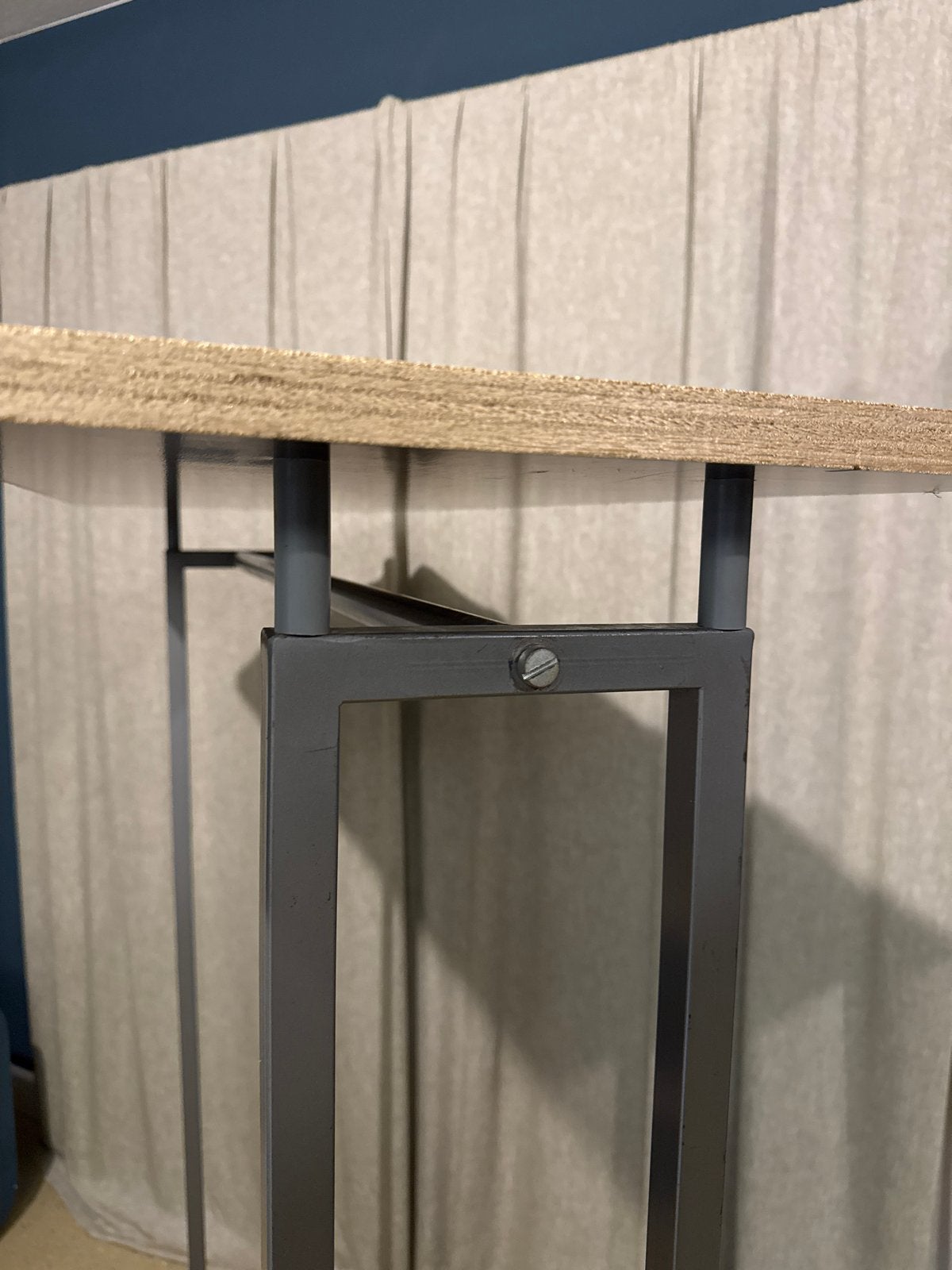 Rek met houten blad en wielen voor kleding of stalen, Ophalen, Met wielen, Gebruikt