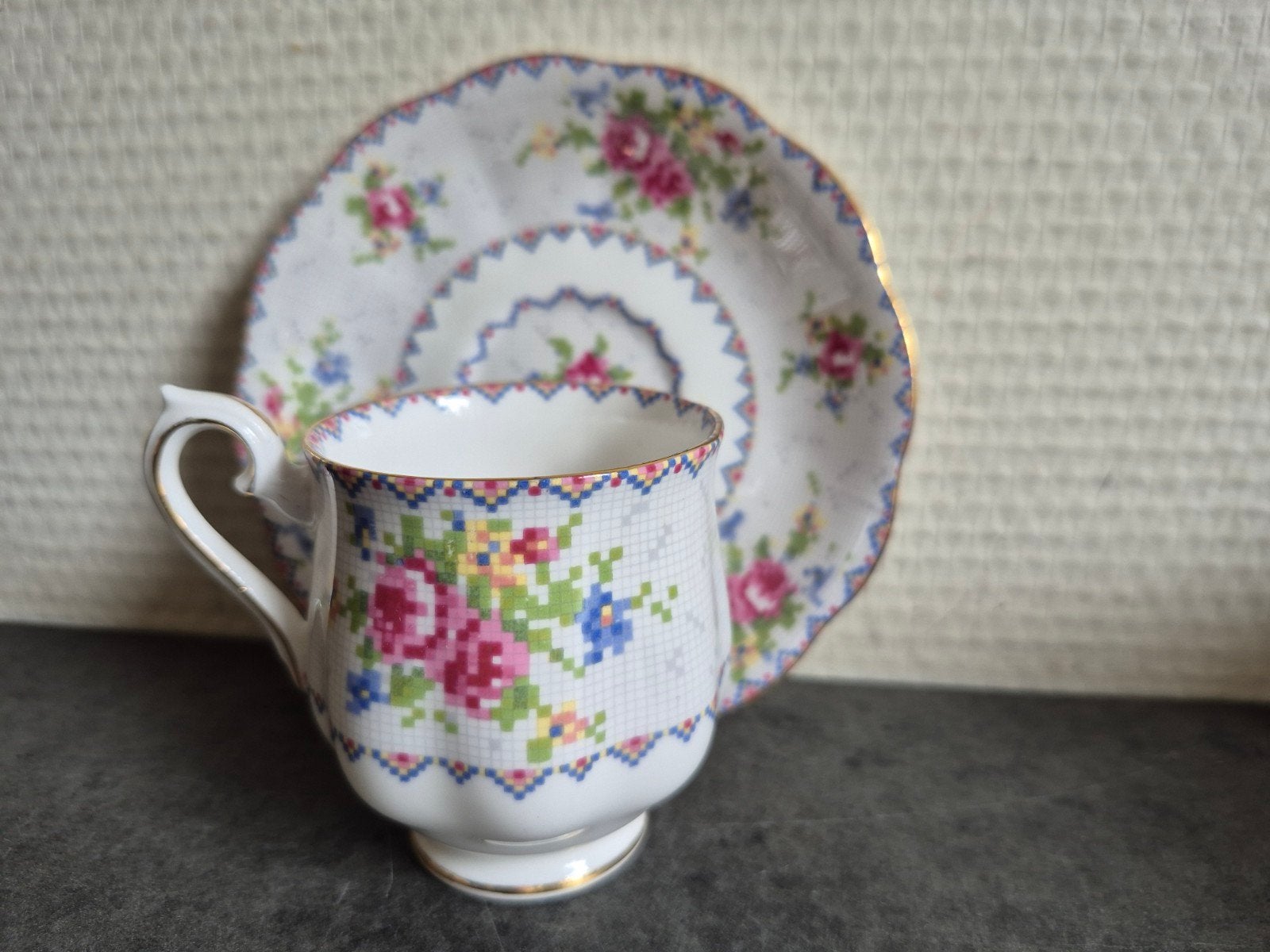 Royal Albert Petit Point Engelse kop en schotel vintage, Ophalen of Verzenden