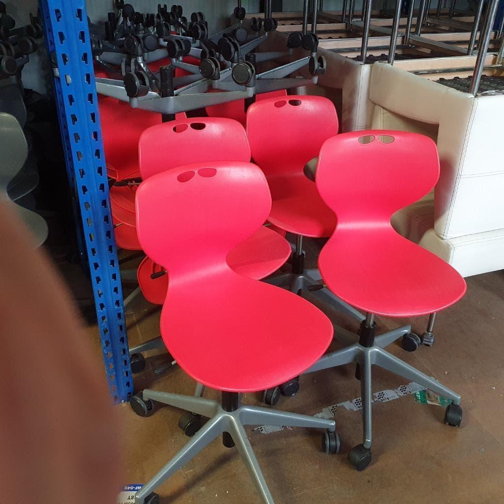 Ahrend 450 Merryfair bureaustoel schoolstoel rood kunststof, Ophalen, Gebruikt, Zwart