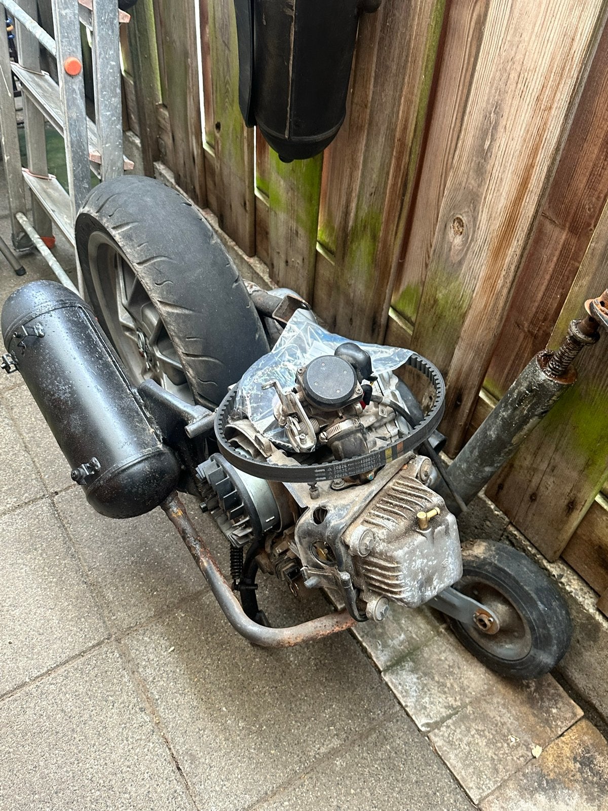 Aprilia 80cc blok - Compleet met uitlaat en carburateur, Ophalen, Gebruikt, Blok