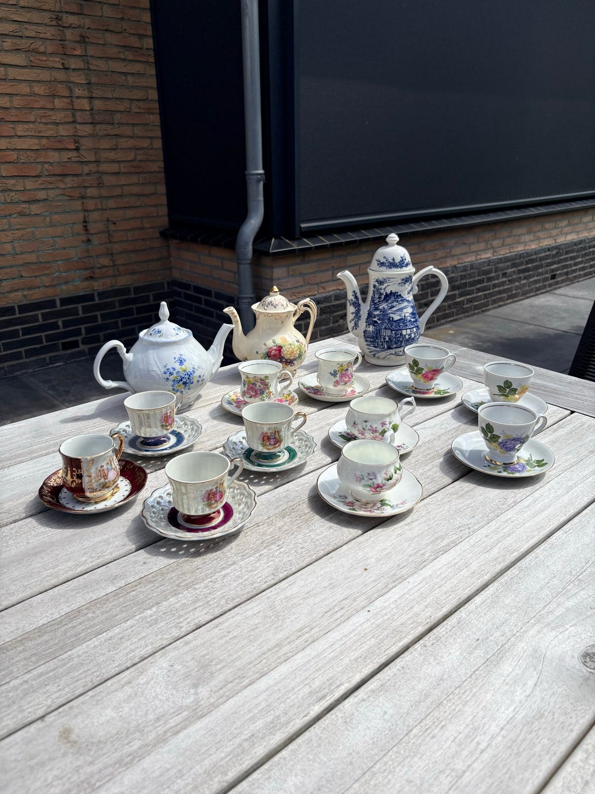 Prachtig theeservies voor high tea of decoratie, Ophalen