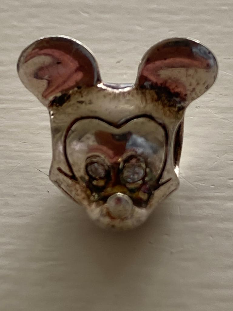Mickey bedel met strass ogen (Pandora, Baccio, chamilia etc), Overige merken, Ophalen of Verzenden, Zo goed als nieuw, 1 bedel