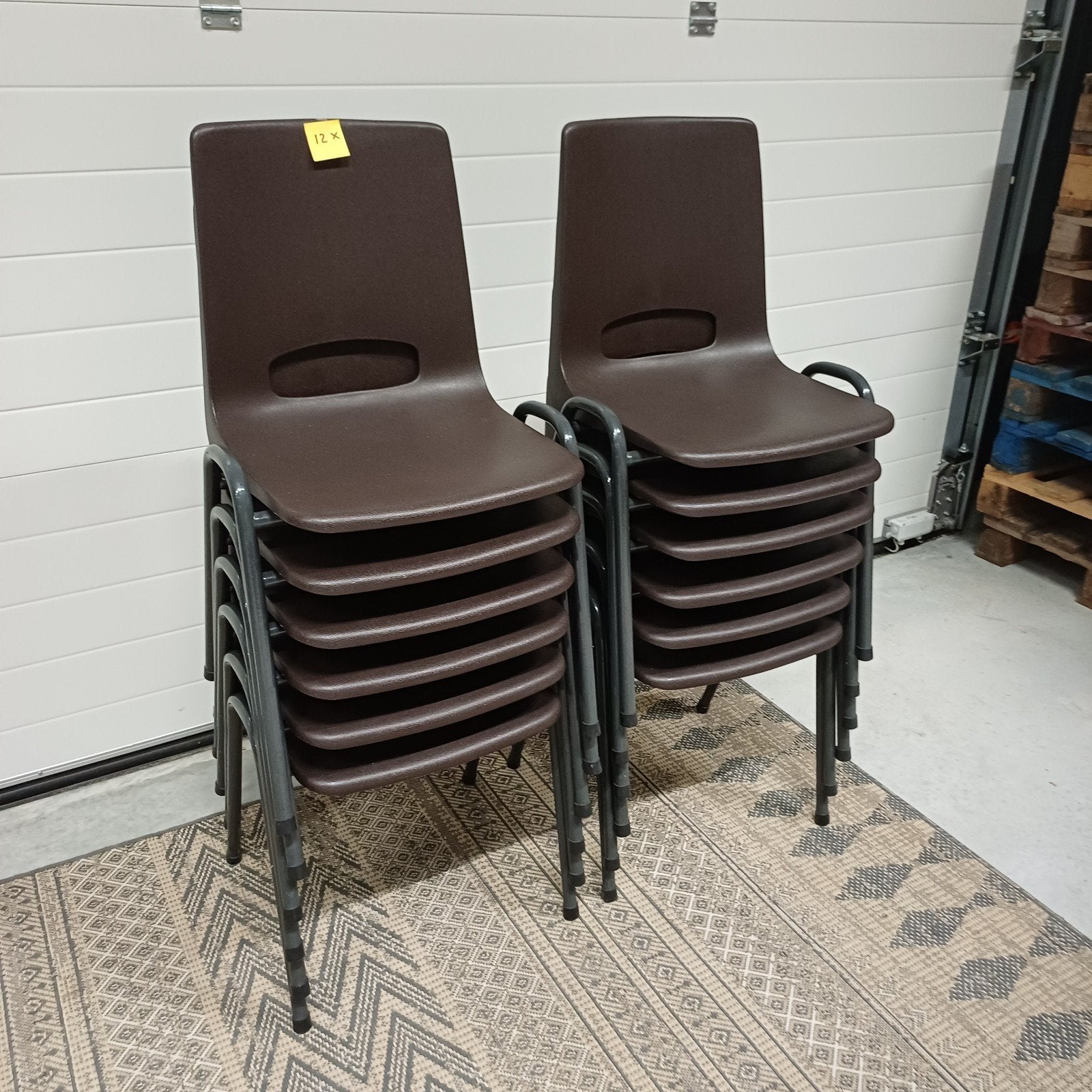 12 x stapelstoelen kantine stapelbare partij stoelen, Ophalen, Gebruikt, Bruin, Vijf, Zes of meer stoelen