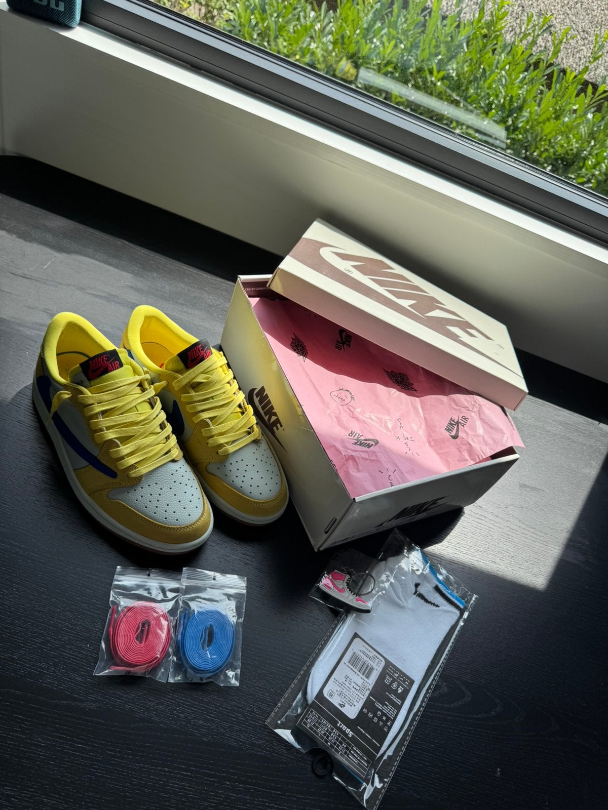 Travis scott x nike, Ophalen of Verzenden, Zo goed als nieuw, Wit