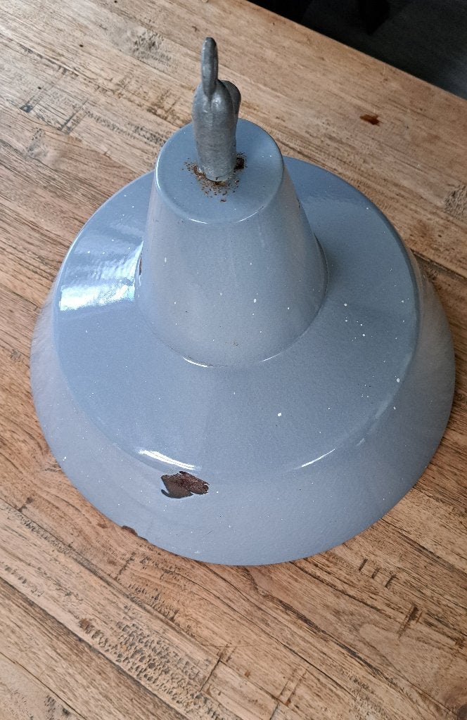 Oude grote grijze emaillen vintage industriële fabrieks lamp, Huis en Inrichting, Lampen | Hanglampen, Gebruikt, Ophalen of Verzenden