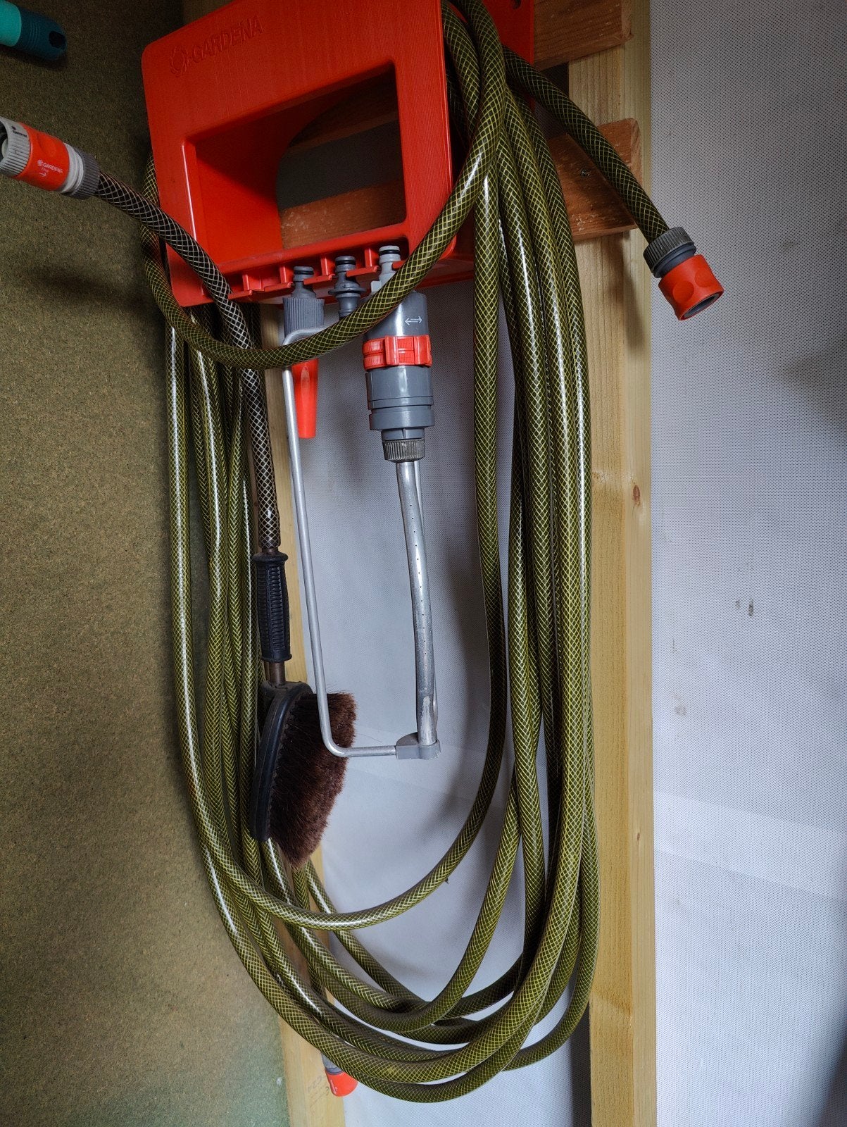 Gardena Tuinslanghouder met slang en accessoires, Ophalen, Gebruikt, Tuinslang