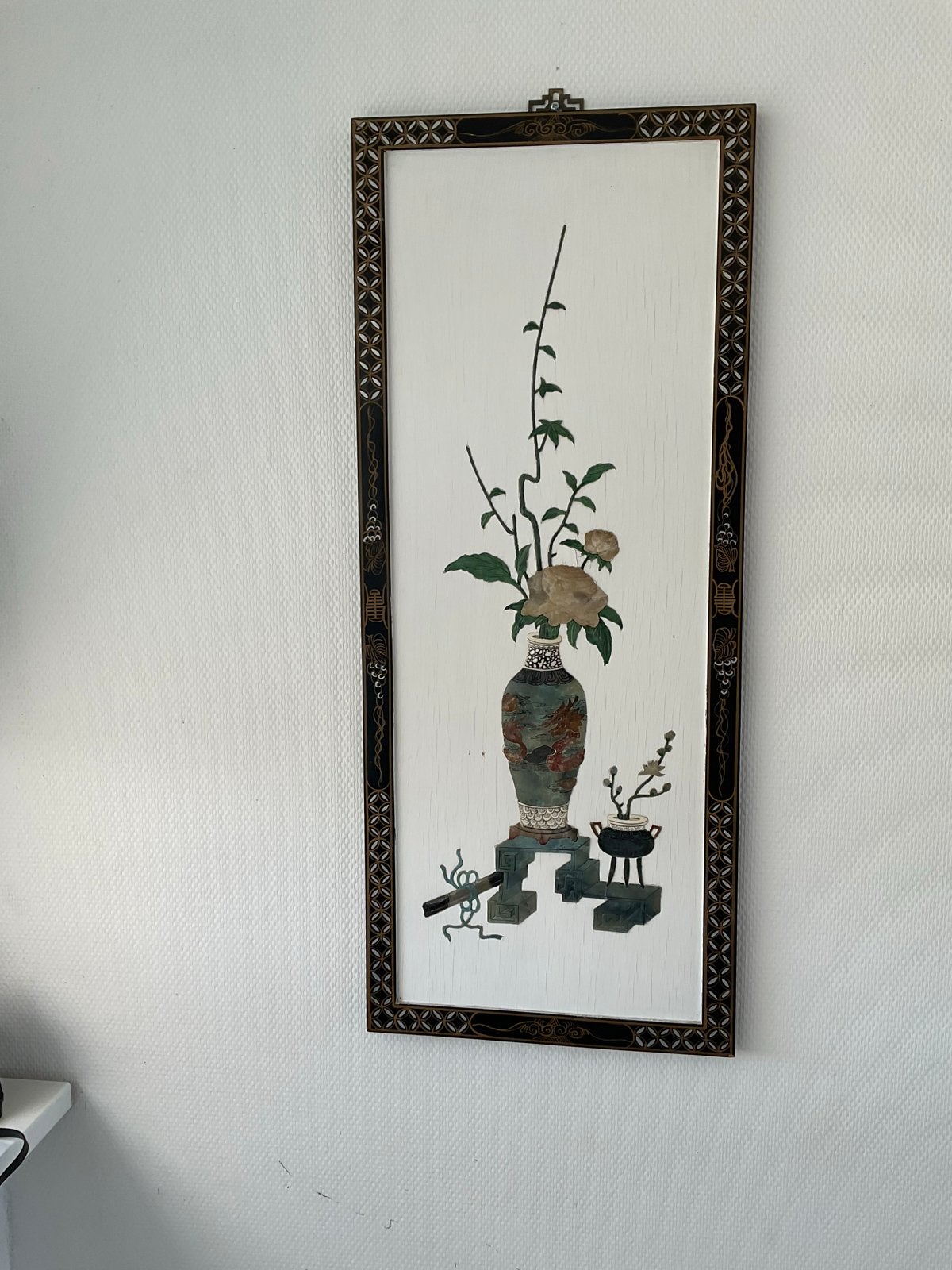 Chinees schilderij met jade inlegwerk, bloemen en vaas, Antiek en Kunst, Ophalen, Schilderij, Overige materialen, Ingelegd
