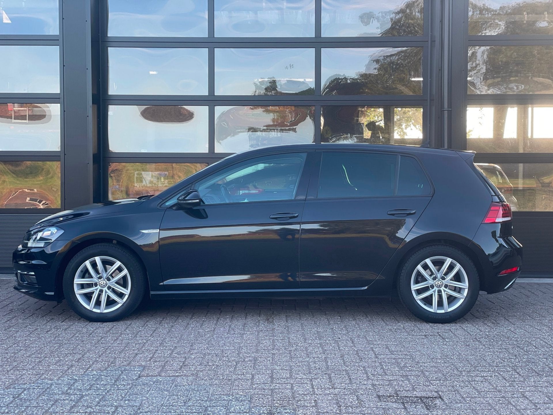 Volkswagen Golf 1.5 TSI Comfortline/ACC/PDC/Carplay/, Auto's, Voorwielaandrijving, Euro 6, 4 cilinders, Zwart