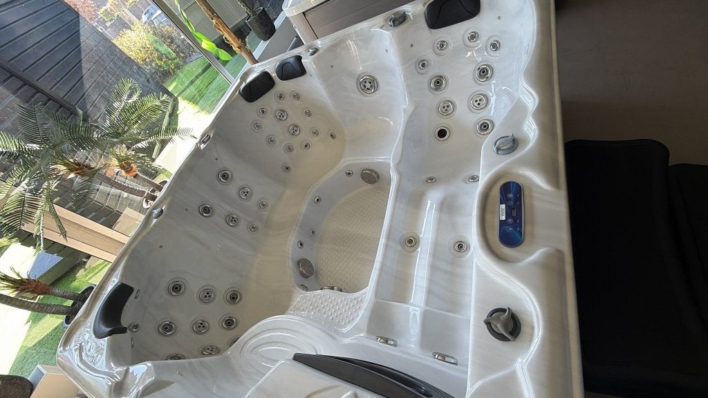 LUXE SPA / JACUZZI 5-PERS.-BOMVOL JETS-BALBOA-DIRECT KLAAR!, Tuin en Terras, Ophalen, Zo goed als nieuw, Trap