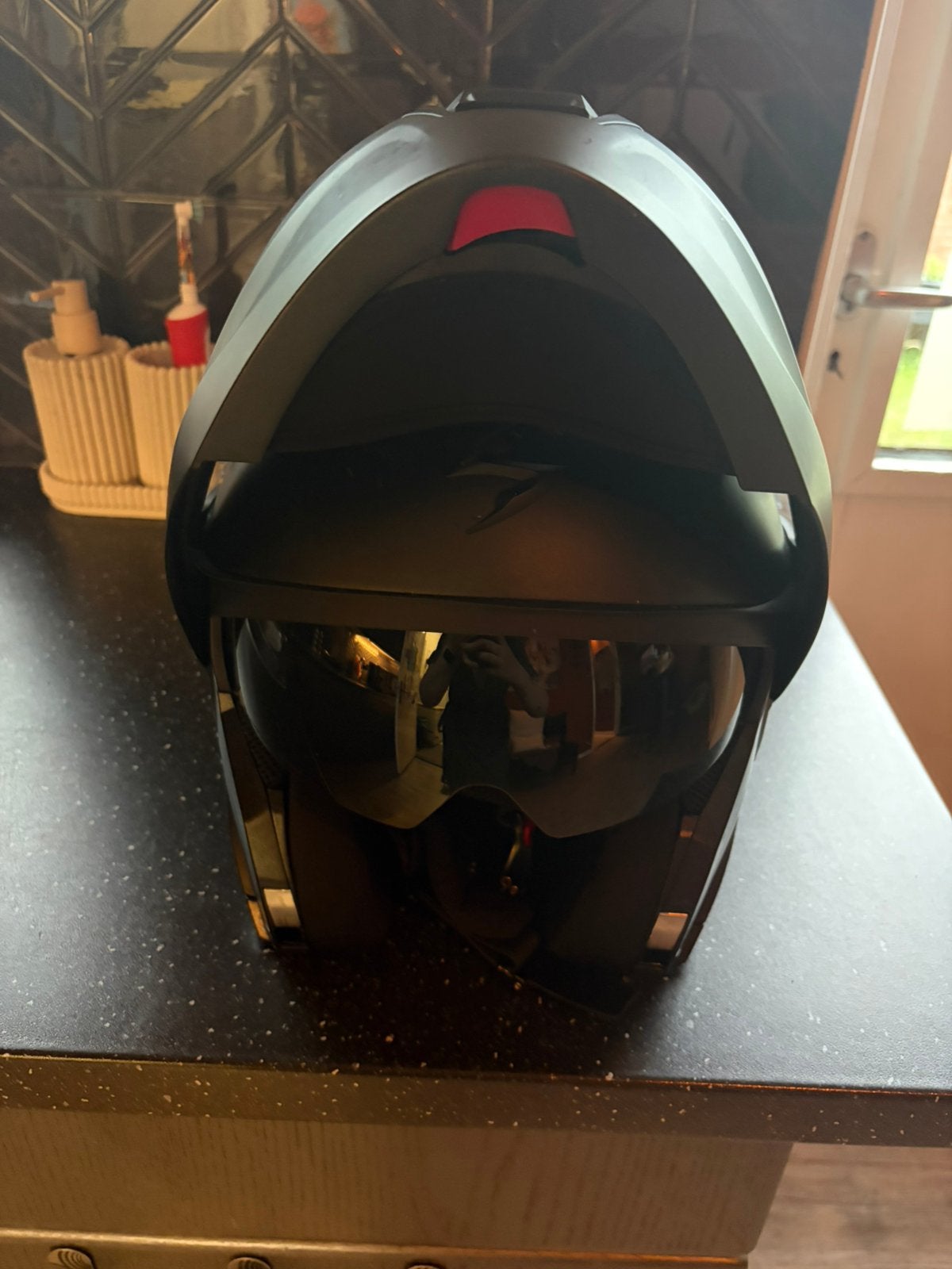 Hele mooie zwarte integraalhelm, Fietsen en Brommers, Brommerhelmen, Ophalen of Verzenden, Zo goed als nieuw, Extra small of kleiner
