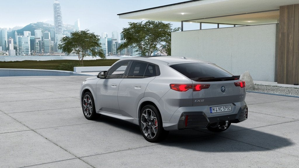 BMW iX2 eDrive20 M Sport / Panoramadak / Trekhaak / M Sports, Auto's, BMW, IX2, Zwart, Alcantara, Nieuw