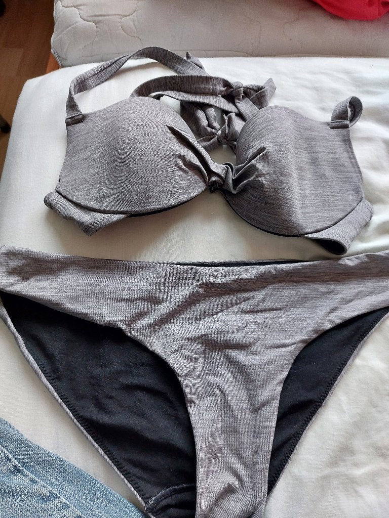 grijze bikini H&M maat 38, Ophalen, Gedragen, Grijs, Bikini