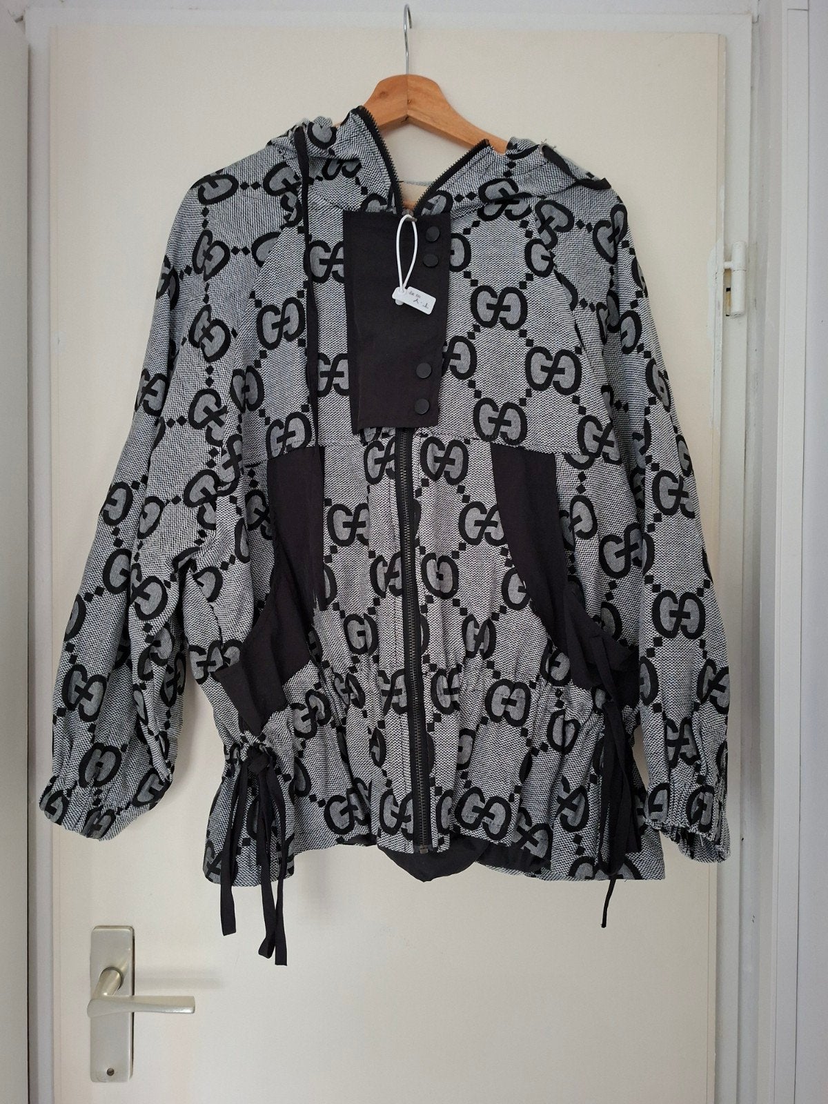 Gucci-stijl jas met capuchon - Nieuw, Maat 38/40 (M), Zwart, Nieuw, Ophalen of Verzenden