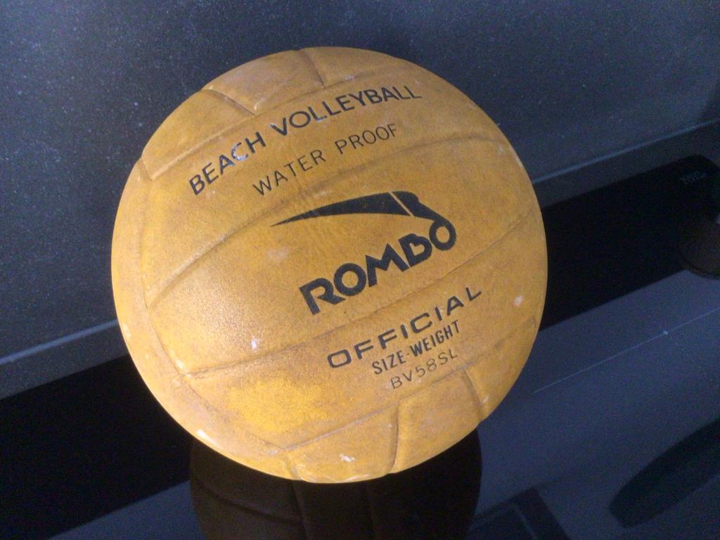 Rombo Official leren beach volleybal waterproof KOOPJE, Ophalen of Verzenden, Gebruikt, Bal