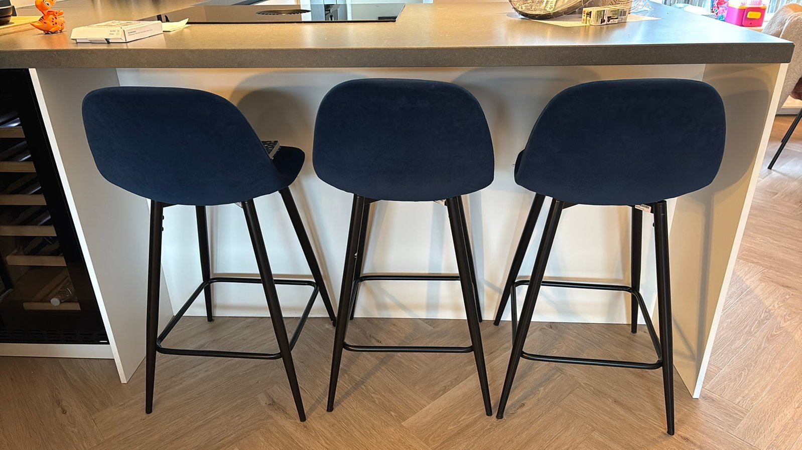 Barkrukken velours blauw, 2 krukken, Ophalen, Zo goed als nieuw, 60 tot 90 cm