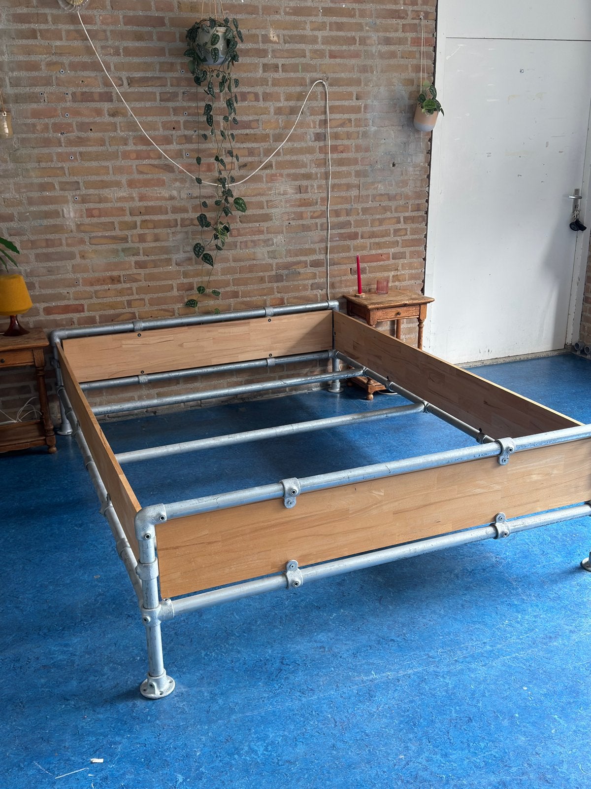 Stoer bed van steigerbuizen en eikenhout, Ophalen, Overige materialen, Overige kleuren, Tweepersoons