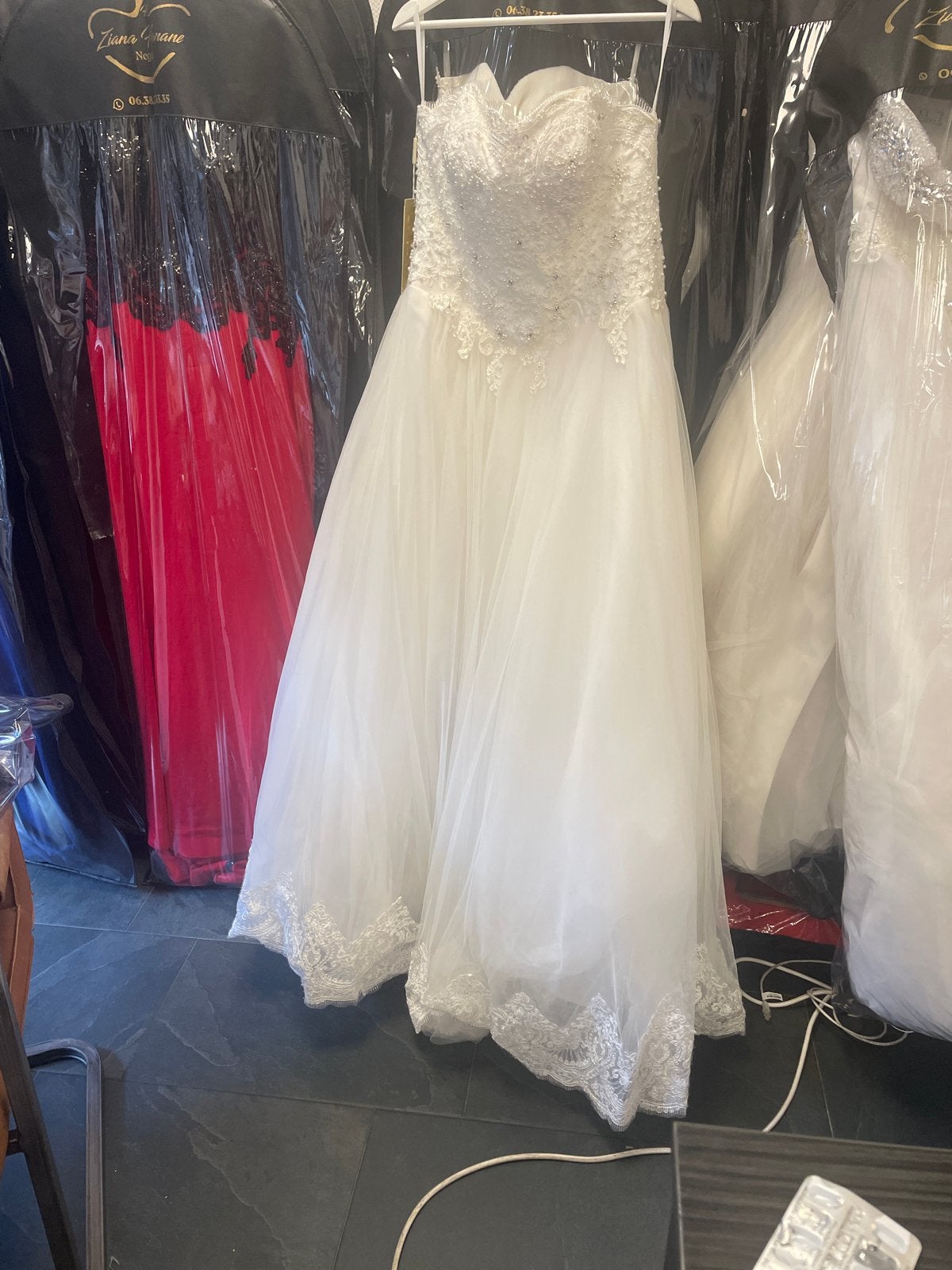Prachtige Witte Trouwjurk met Kralen en Tule, Ophalen of Verzenden, Zo goed als nieuw, Wit, Trouwjurk