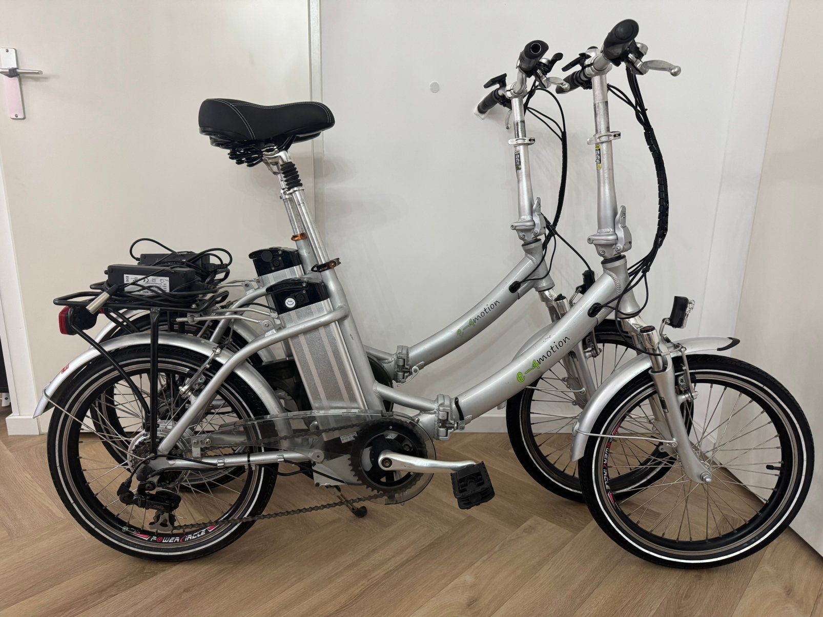 2x E4 motion elektrische vouwfietsen accu’s 1 jaar oud, Fietsen en Brommers, Fietsen | Vouwfietsen, Ophalen, 20 inch of meer, Velgrem