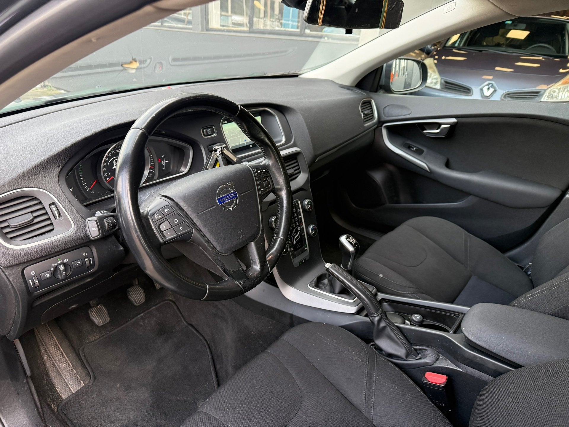 Volvo V40 1.6 D2 Momentum, Auto's, Voorwielaandrijving, Euro 5, Gebruikt, 4 cilinders
