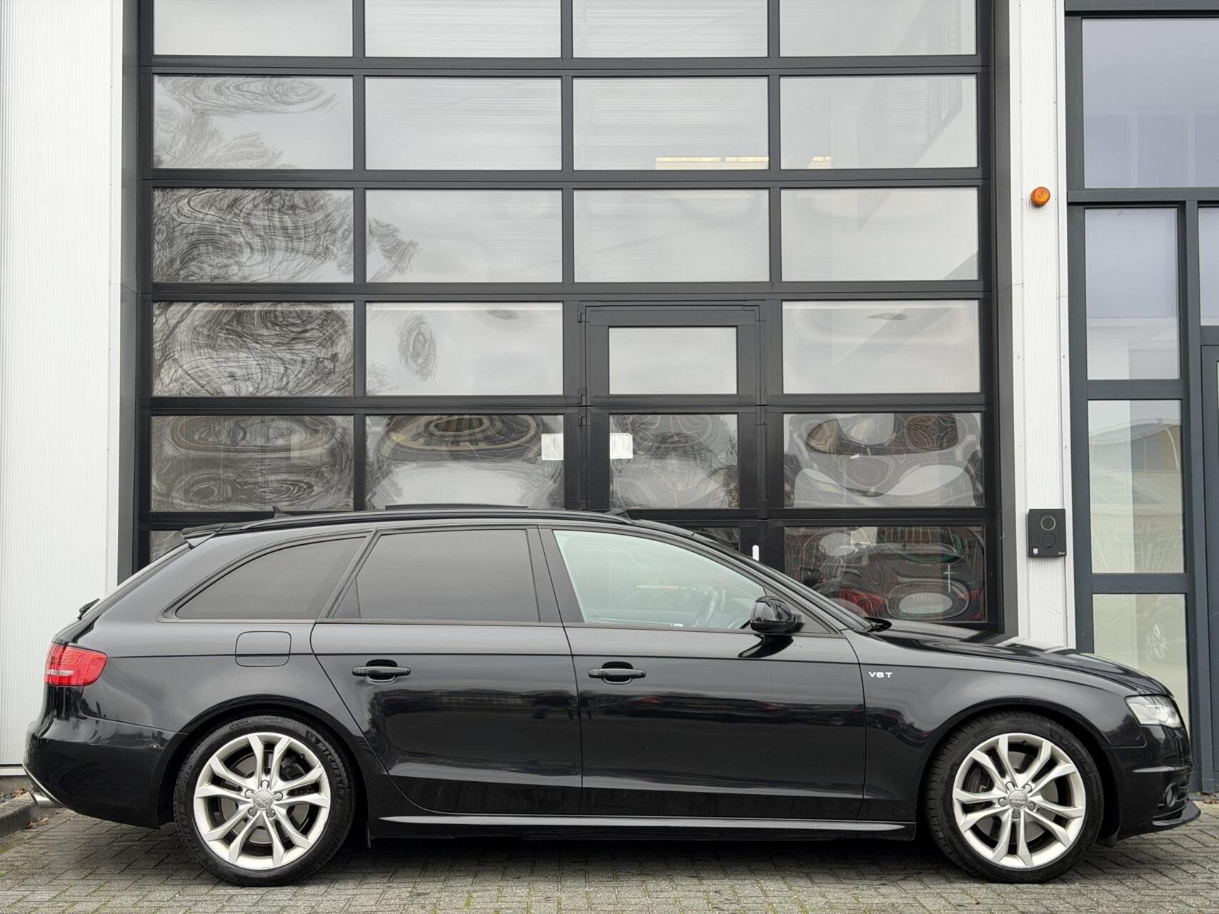 Audi A4 Avant 3.0 TFSI S4 quattro Pro Line S 334PK+ / PANO, Auto's, Automaat, Euro 5, Gebruikt, Zwart
