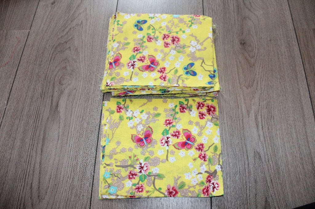 100% katoen quilt lap stof - geel met bloemen vlinder #1818, Geel, Nieuw, Ophalen of Verzenden, Katoen