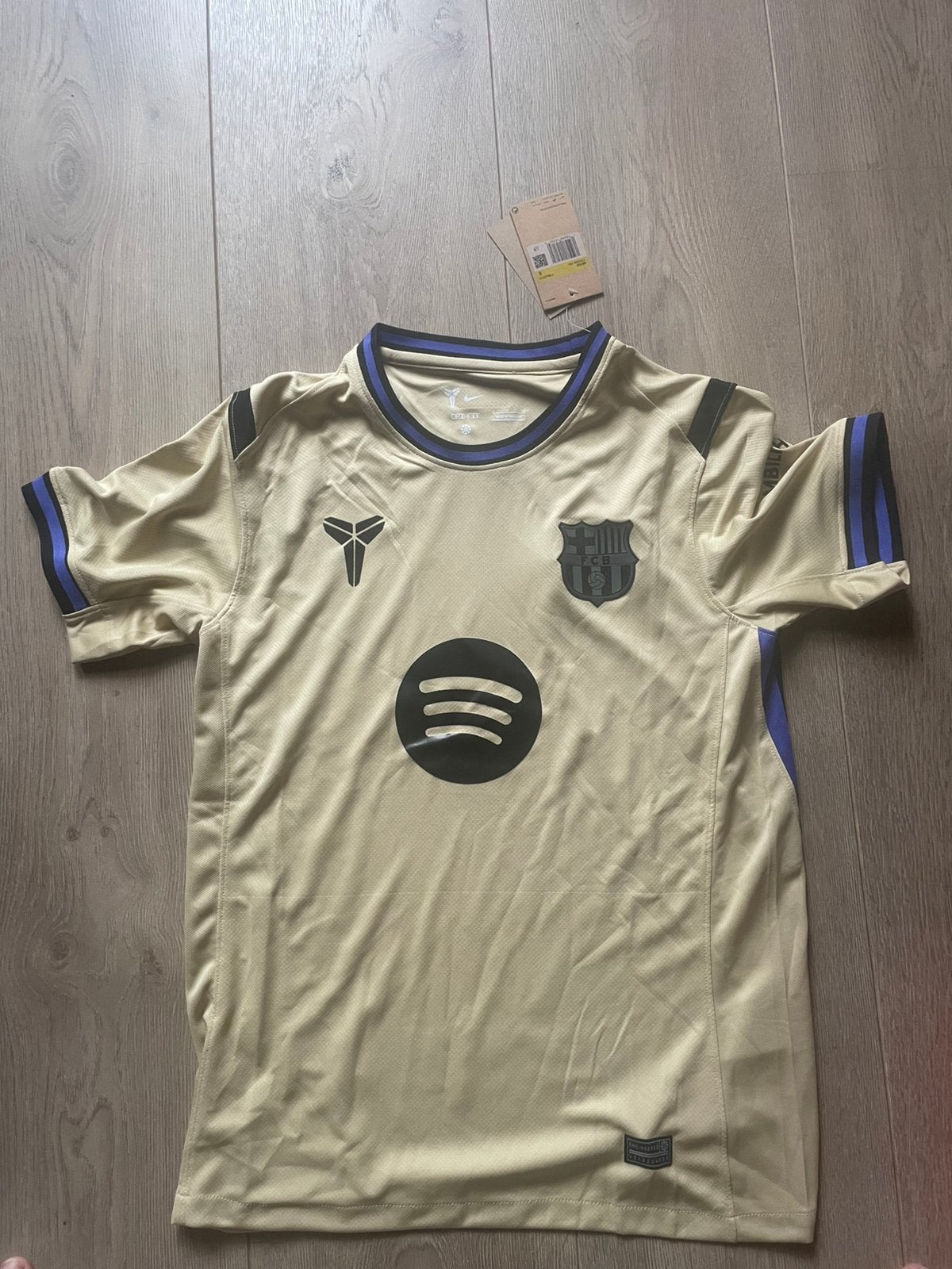 FC Barcelona x Kobe Bryant voetbalshirt - Maat S, Ophalen of Verzenden, Nieuw, Maat 46 (S) of kleiner, Beige