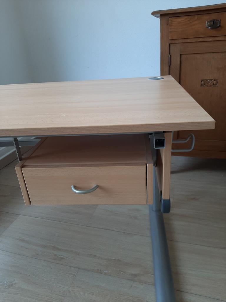 Bureau gratis, Ophalen, In hoogte verstelbaar