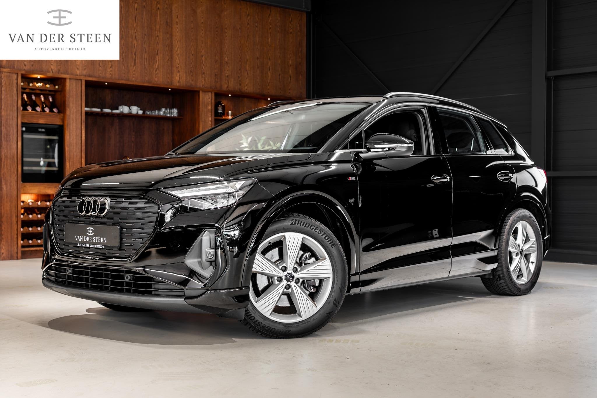 Audi Q4 e-tron 45 quattro S Edition 82 kWh S Line | Stoelver, Auto's, Gebruikt, Zwart, 82 kWh, Automatische klimaatregeling