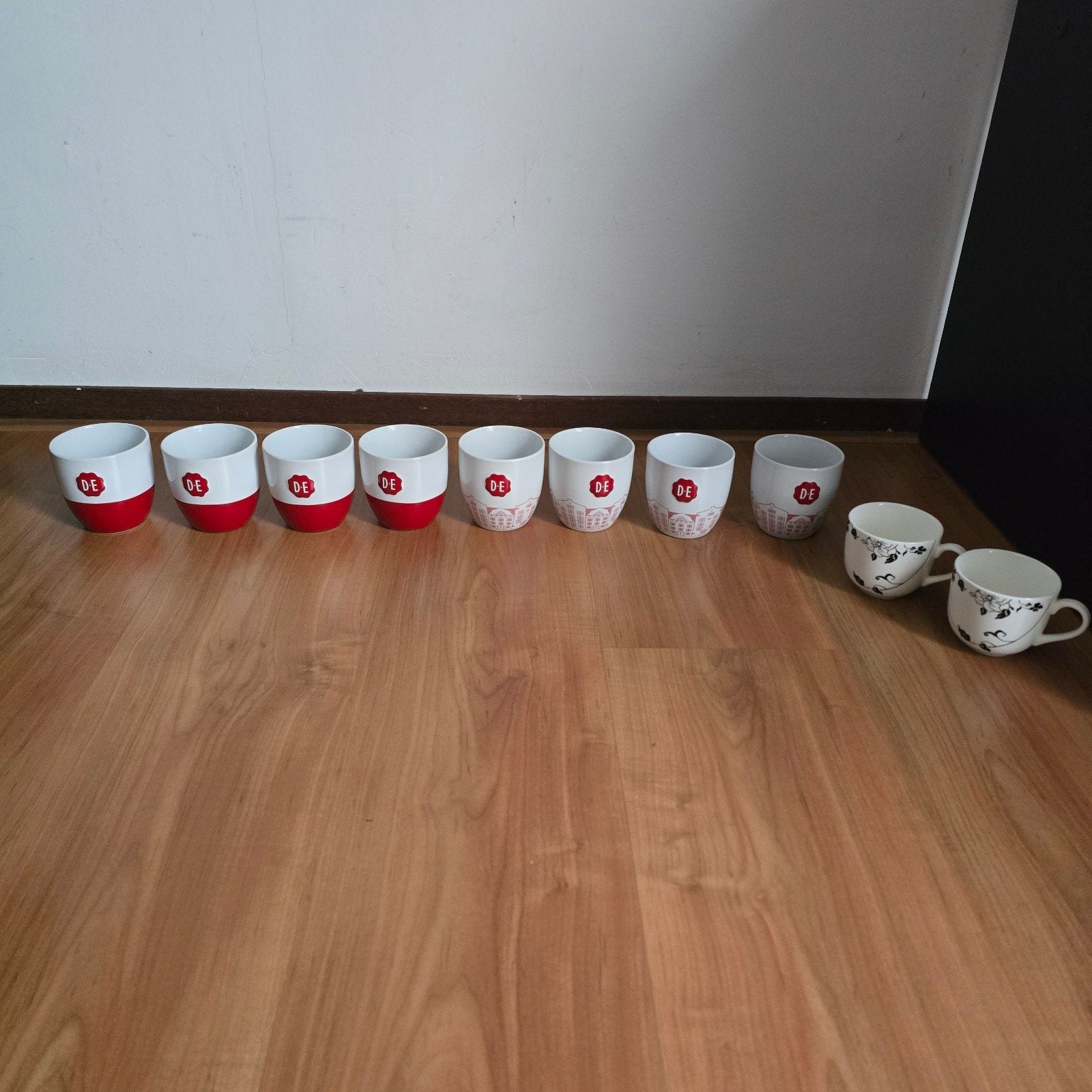 10 Douwe Egberts mokken.8xnieuw.2 zgan., Overige merken, Keramiek, Nieuw, Modern