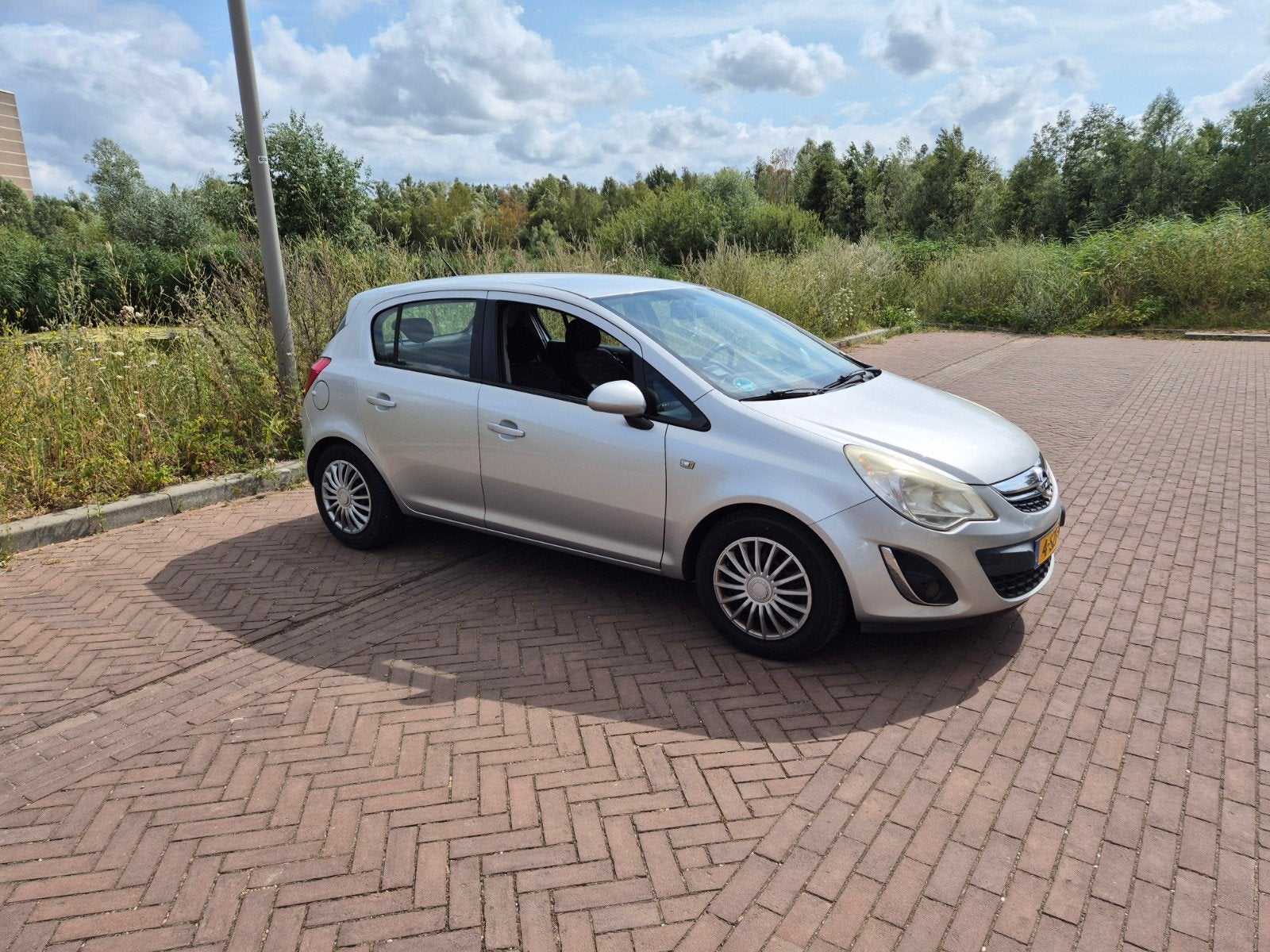 Betrouwbare Opel Corsa 1.2 | Bouwjaar 2011 | APK tot maart 2, Auto's, Voorwielaandrijving, 4 cilinders, 1229 cc, 49 €/maand