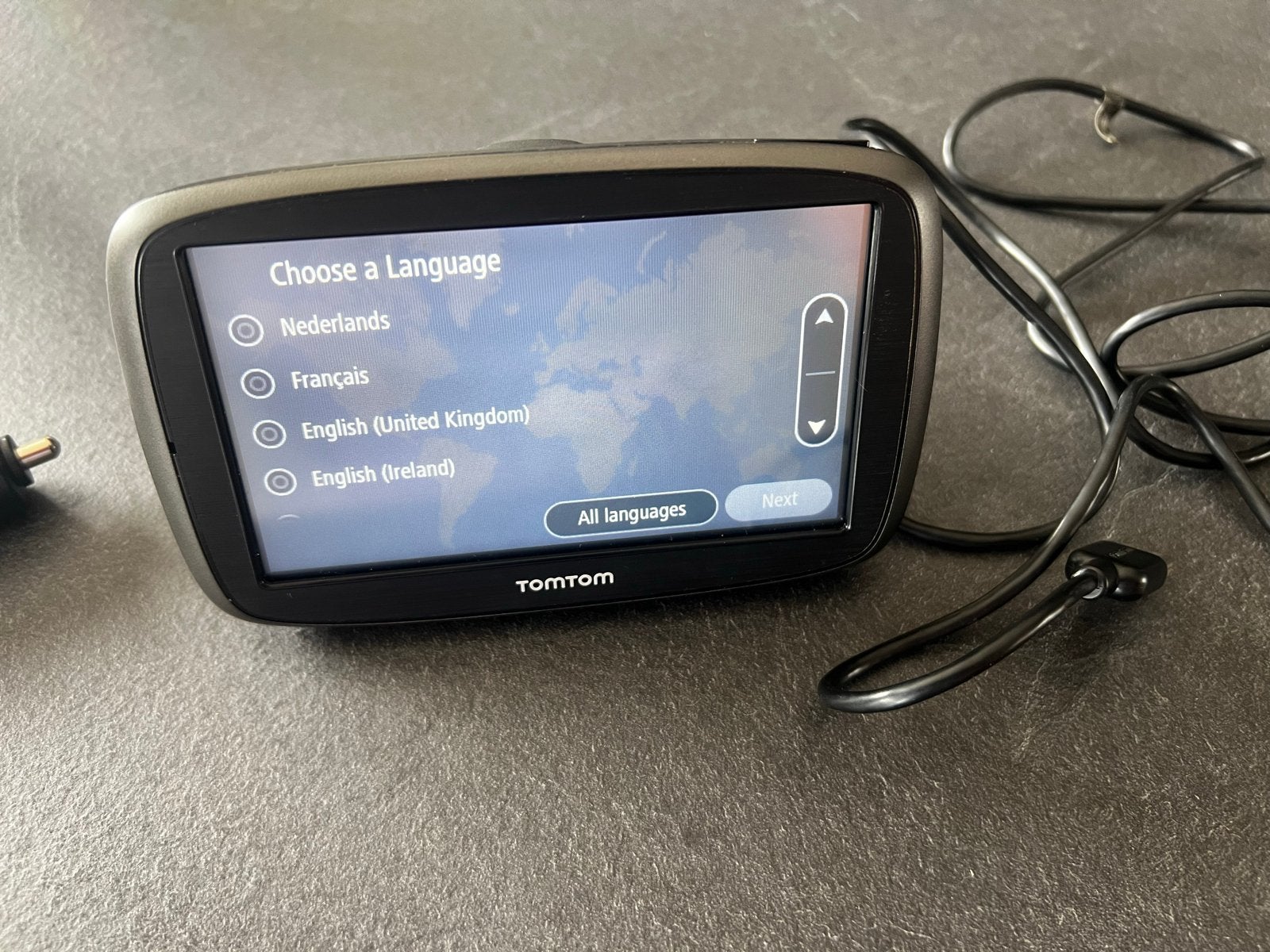 TomTom navigatiesysteem met autolader en zuignap, Ophalen of Verzenden, Zo goed als nieuw