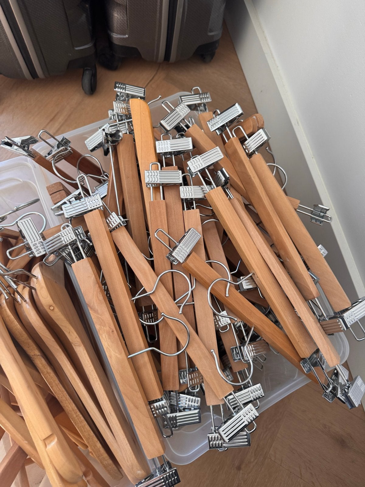 Houten kledinghangers met klemmen - Diverse maten, Ophalen of Verzenden, Gebruikt, Hout, Volwassenen