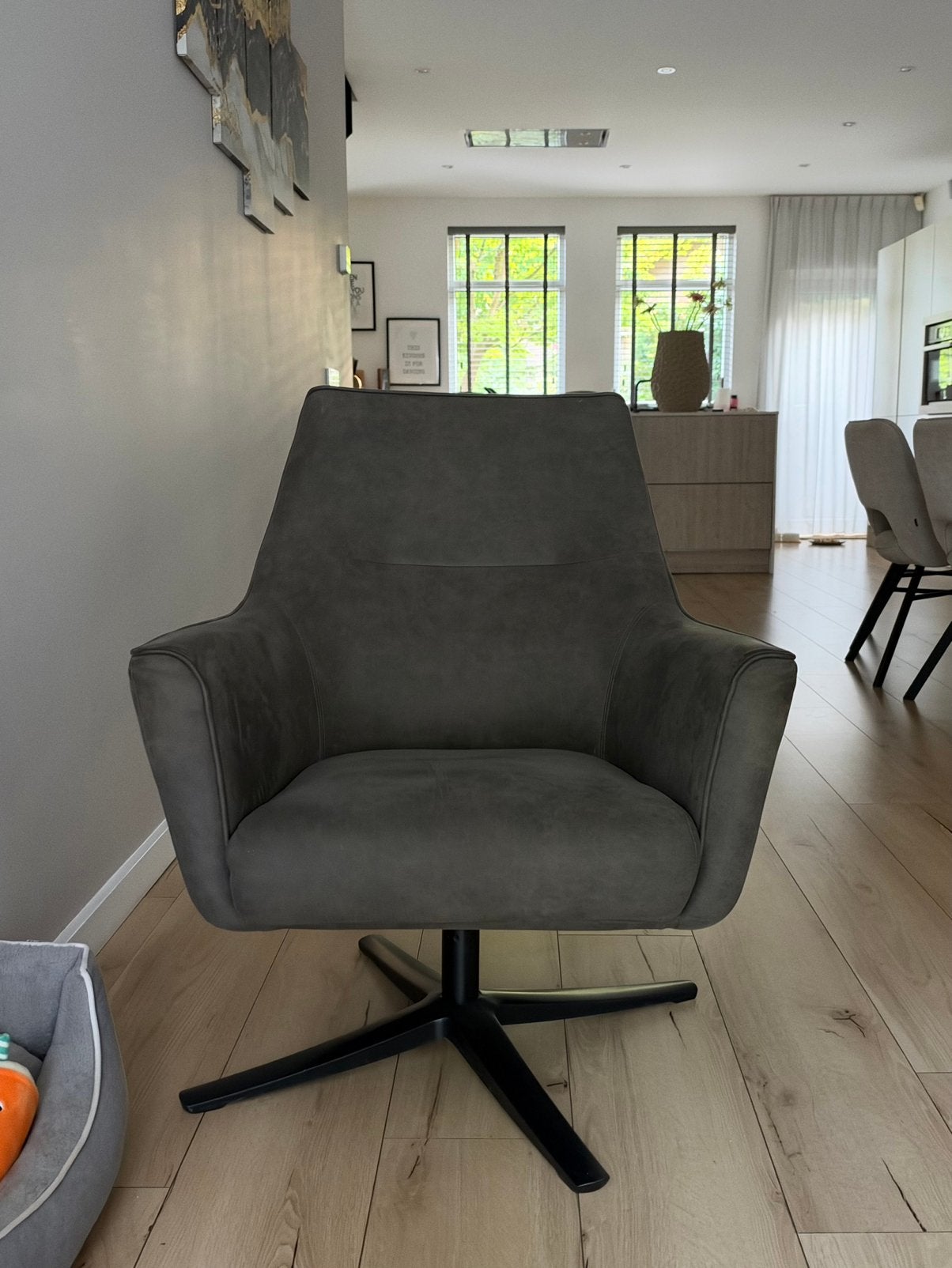 grijze fauteuil / draaistoel – Pronto Wonen, Huis en Inrichting, Ophalen, Overige materialen, Minder dan 75 cm, Zo goed als nieuw