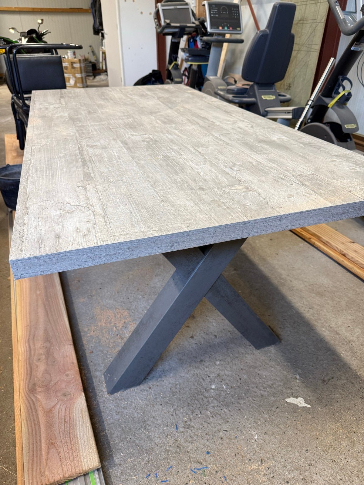 Eettafel met X-poten - Grijs houtlook - 90x180, Gebruikt, 150 tot 200 cm, Vier personen, Rechthoekig