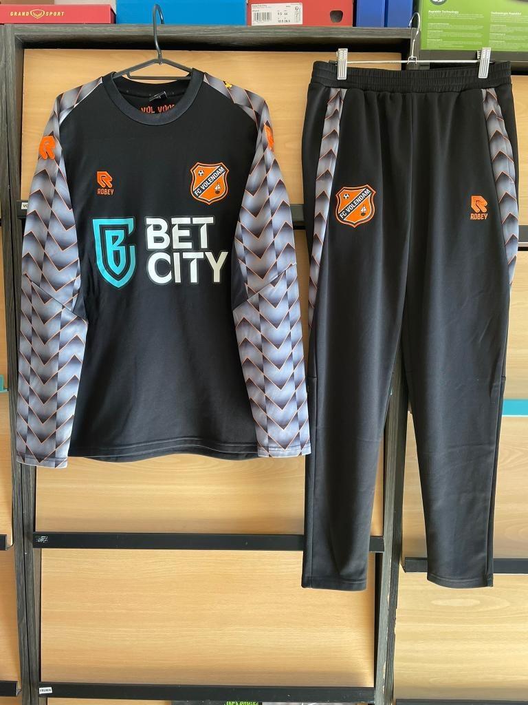 FC Volendam Robey Trainingspak Zwart Maat S, Kleding | Heren, Sportkleding, Ophalen of Verzenden, Zo goed als nieuw, Voetbal, Maat 46 (S) of kleiner