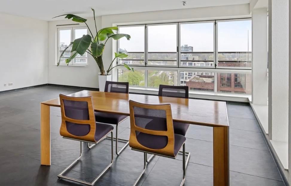 Rolf Benz Design Eettafel Notenboomhout met 4 Stoelen, Ophalen, 50 tot 100 cm, Zo goed als nieuw, 150 tot 200 cm