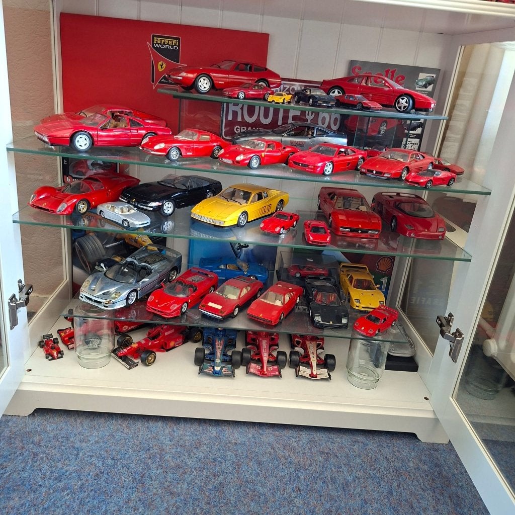 Diverse model autos waaronder "Ferrari", Hobby en Vrije tijd, Modelbouw | Auto's en Voertuigen, Auto, 1:32 tot 1:50, Zo goed als nieuw