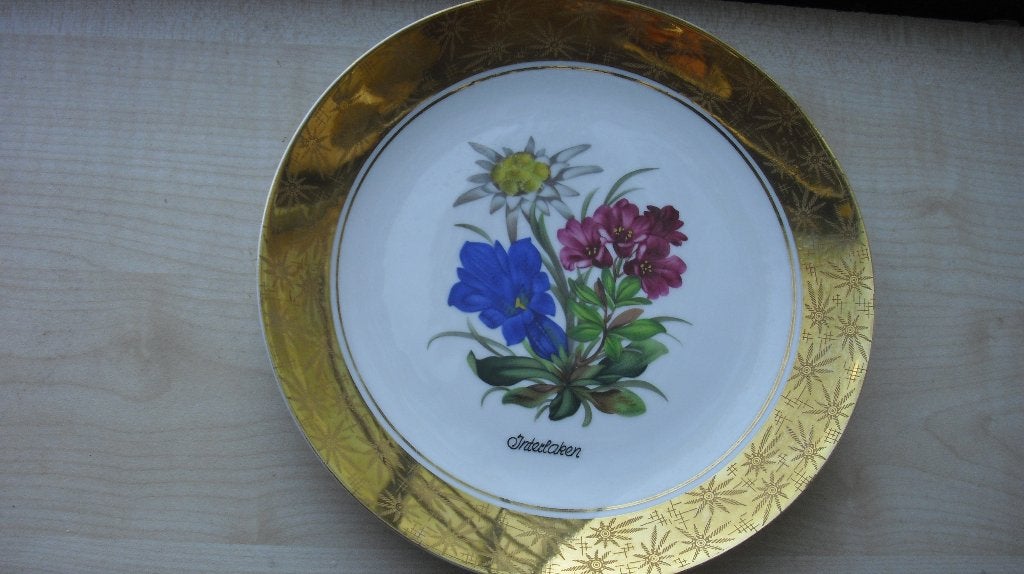 Porselein bord met goudkleur rand, Ophalen of Verzenden
