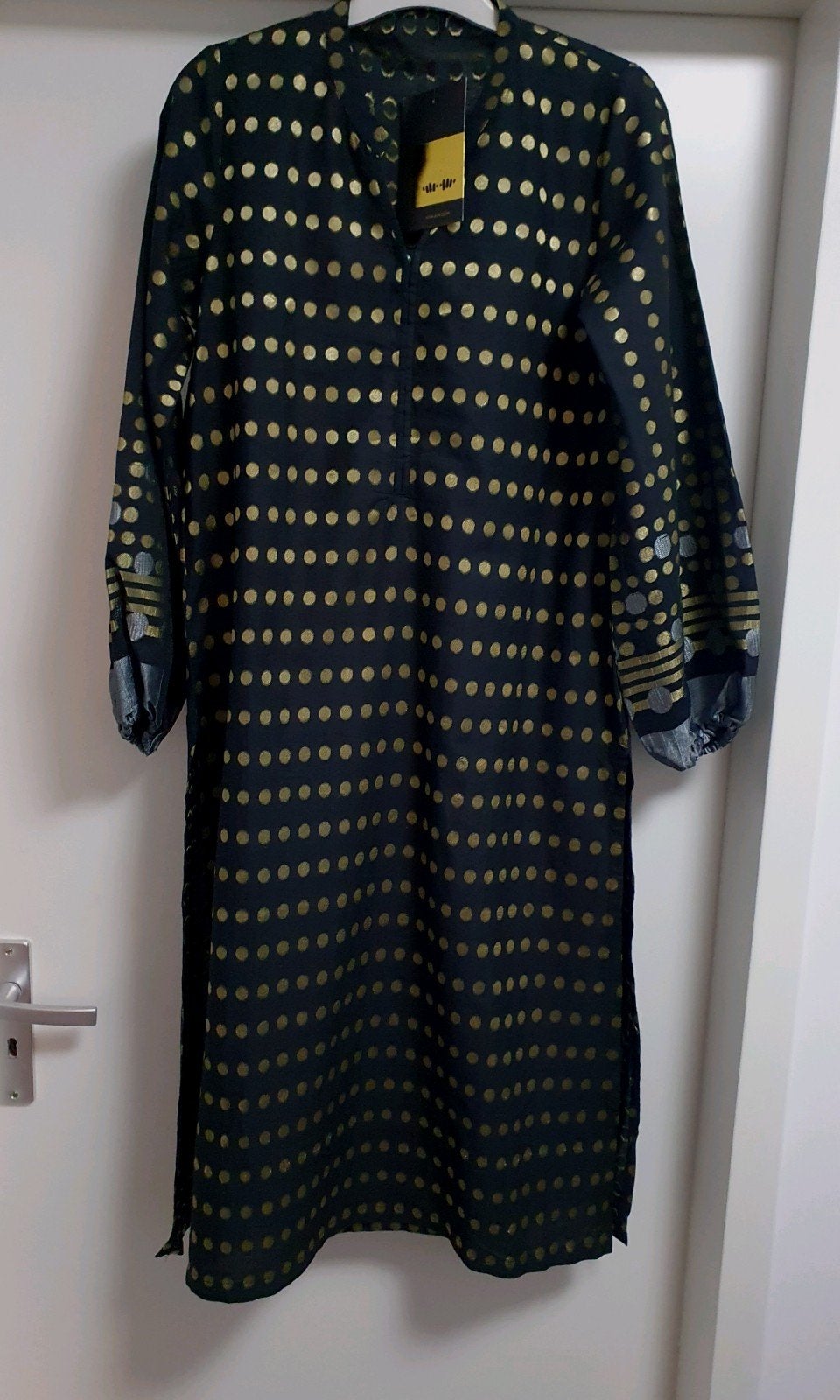 Khaadi Zwarte nieuw Jurk met Gouden Stippen - Maat XS, Zwart, Nieuw, Ophalen of Verzenden, Khaadi