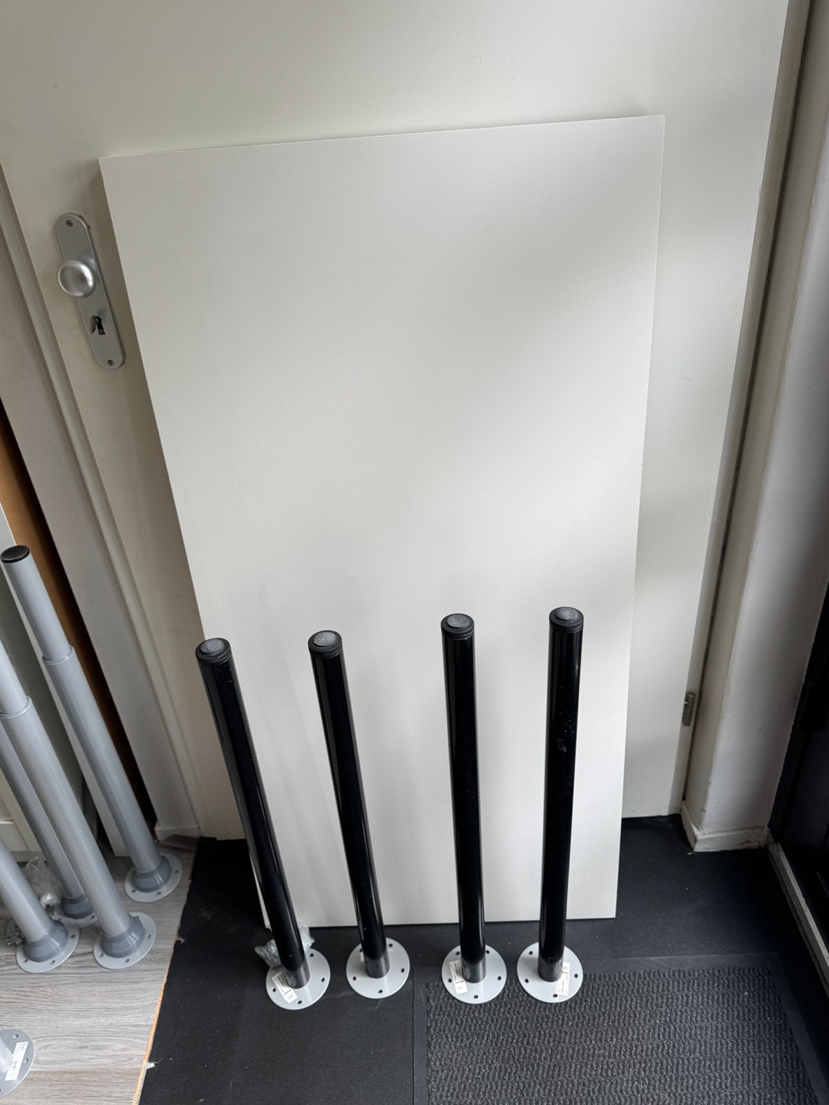 Bureablad wit met 4 zwarte poten, Ophalen, 30 tot 80 cm, Overige typen, Zo goed als nieuw