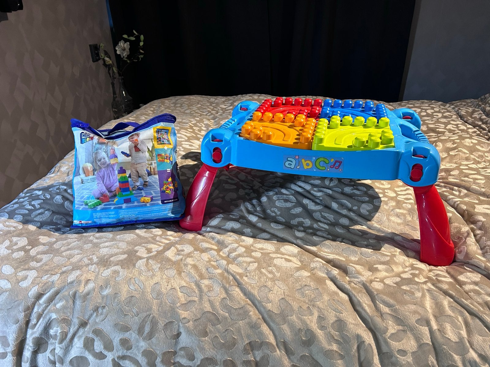 Mega Bloks Speeltafel met Bouwblokken en Auto, Ophalen of Verzenden, Zo goed als nieuw, Megabloks