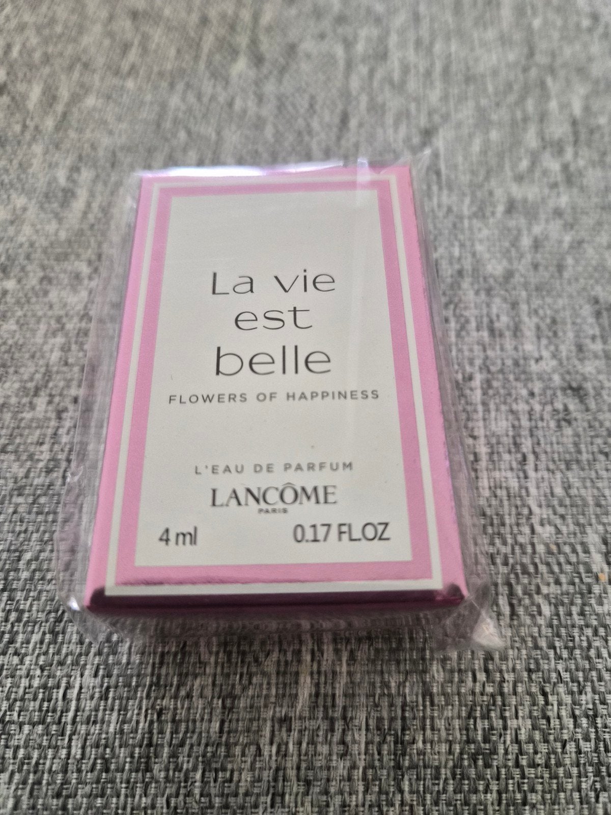 Titel:
Lancôme La Vie Est Belle Eau de Parfum 4 ml – luxe mi, Ophalen of Verzenden, Nieuw, Zwart, Gehele gezicht