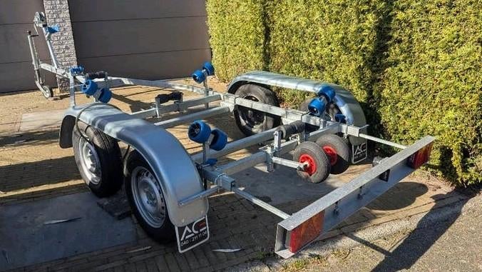 Nette stalling boottrailer voor boten tot ca. 6m dubbele as, Ophalen, Minder dan 1500 kg, Gebruikt, Sloepentrailer
