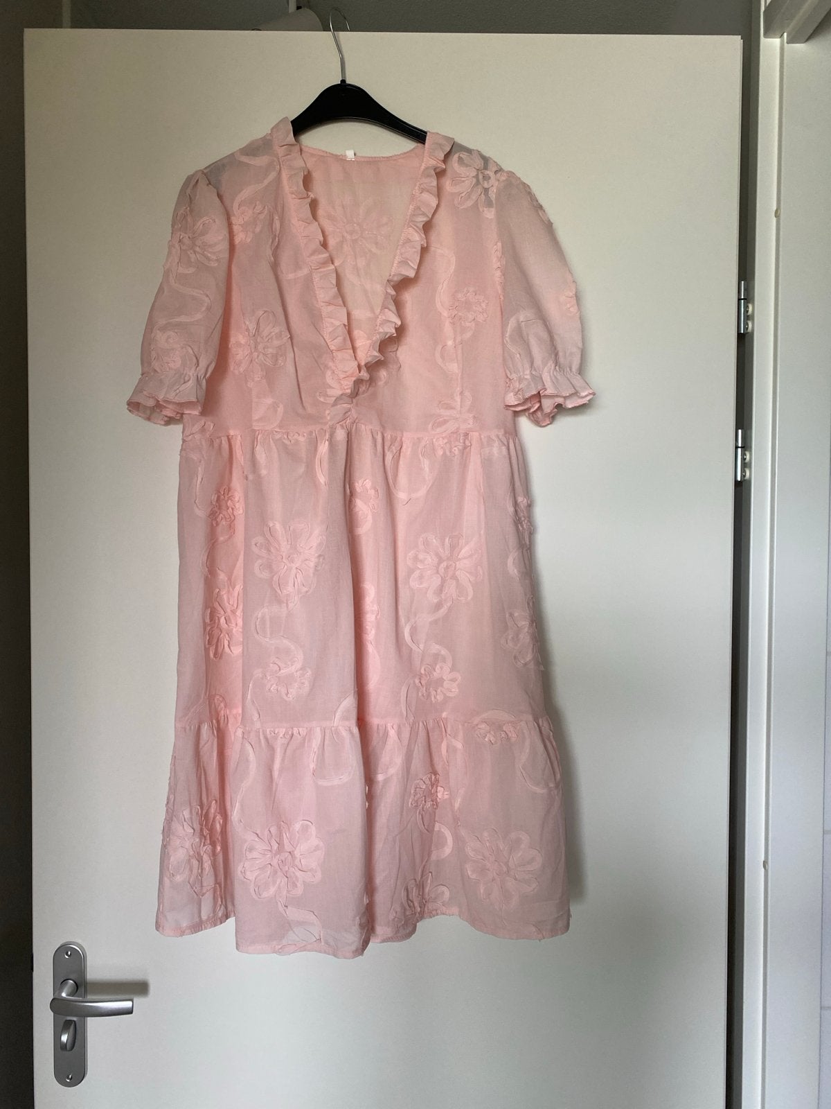 Zomerjurk roze met bloemen, maat 42/44 (L), Kleding | Dames, Jurken, Maat 42/44 (L), Nieuw, Ophalen of Verzenden, Knielengte
