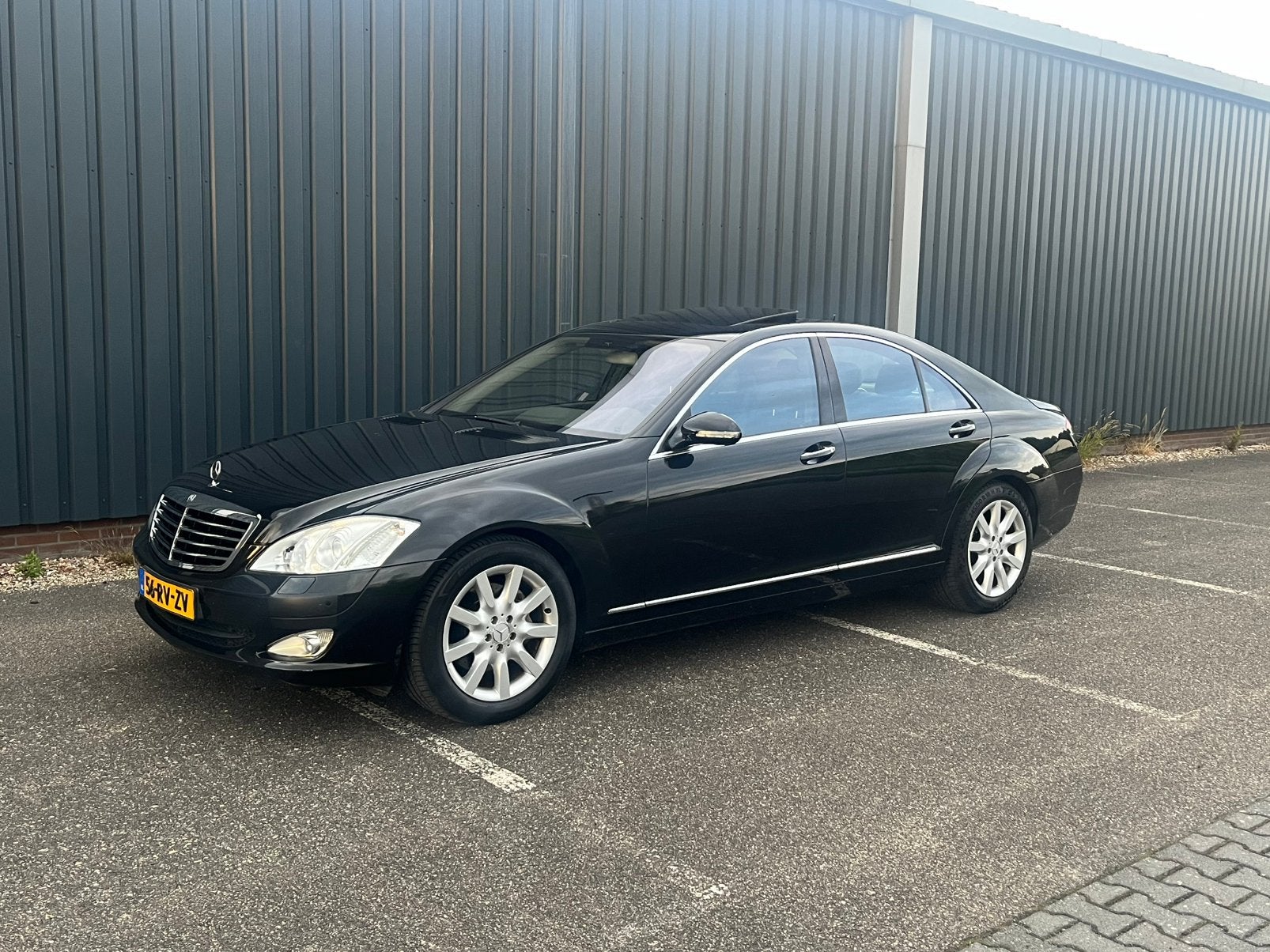 Mercedes-Benz S-Klasse 3.5 S350 AUT 2005 Zwart Youngtimer, Auto's, Mercedes-Benz, Automaat, 1780 kg, Achterwielaandrijving, Zwart