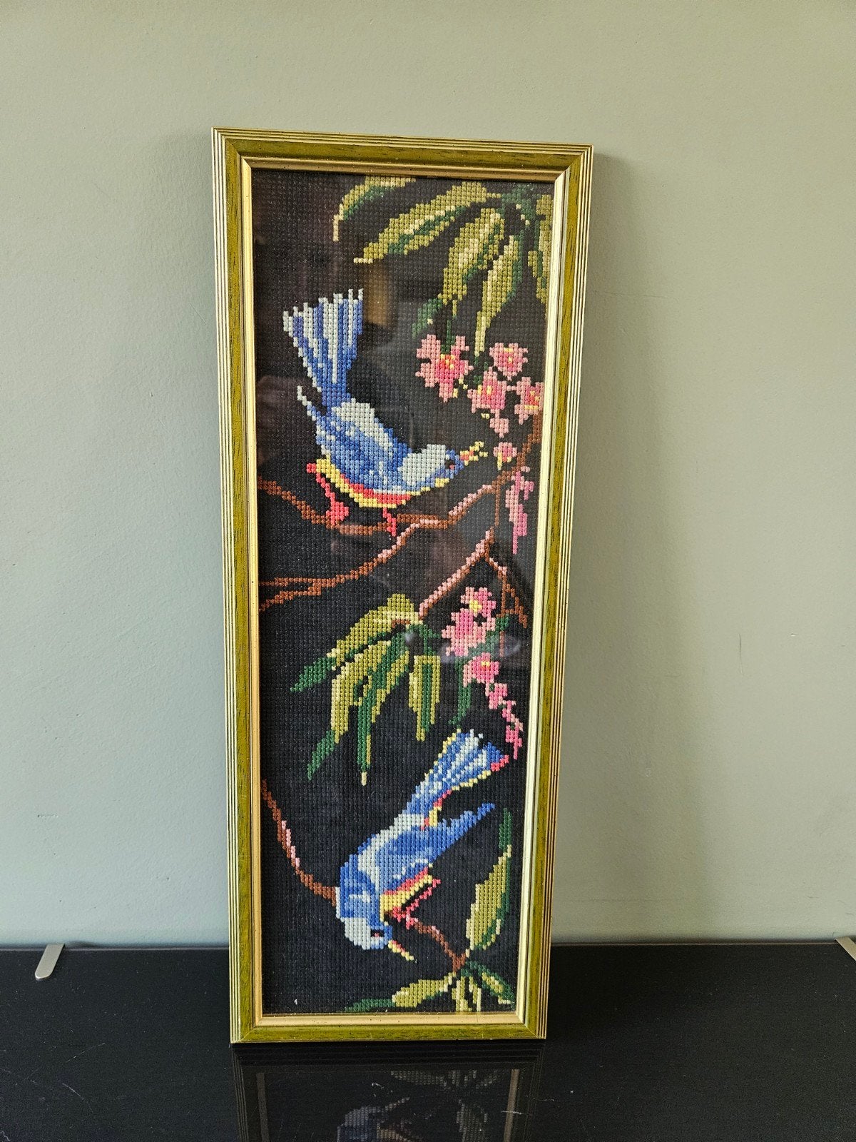 Vintage borduurwerk met vogels en bloemen in lijst, 50 – 75, Minder dan 50 cm, Gebruikt, Overige typen