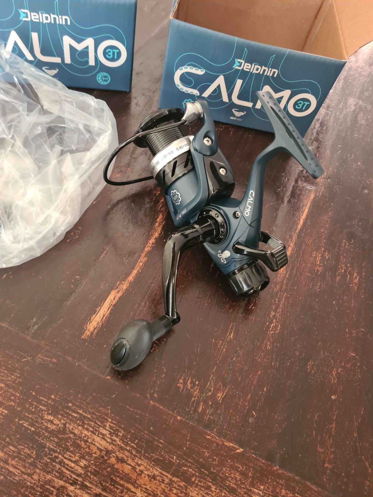 Delphin CALMO 3T DP 3000. Baitrunner / vrijloopmolen., Watersport en Boten, Delphin, Molen, Calmo 3t 3000, Nieuw