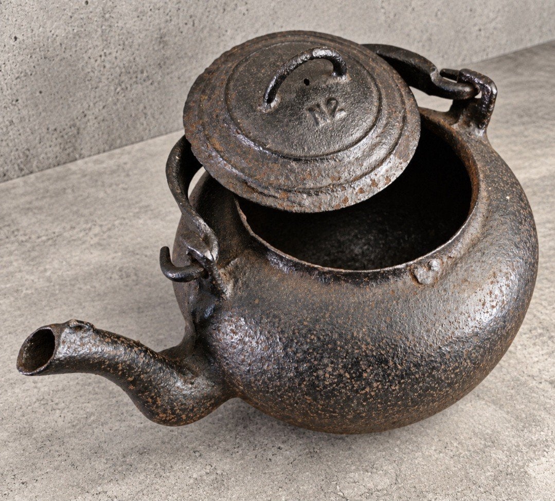 mooie oude geleefde gietijzeren ketel/theepot Decoratie

moo, Ophalen of Verzenden