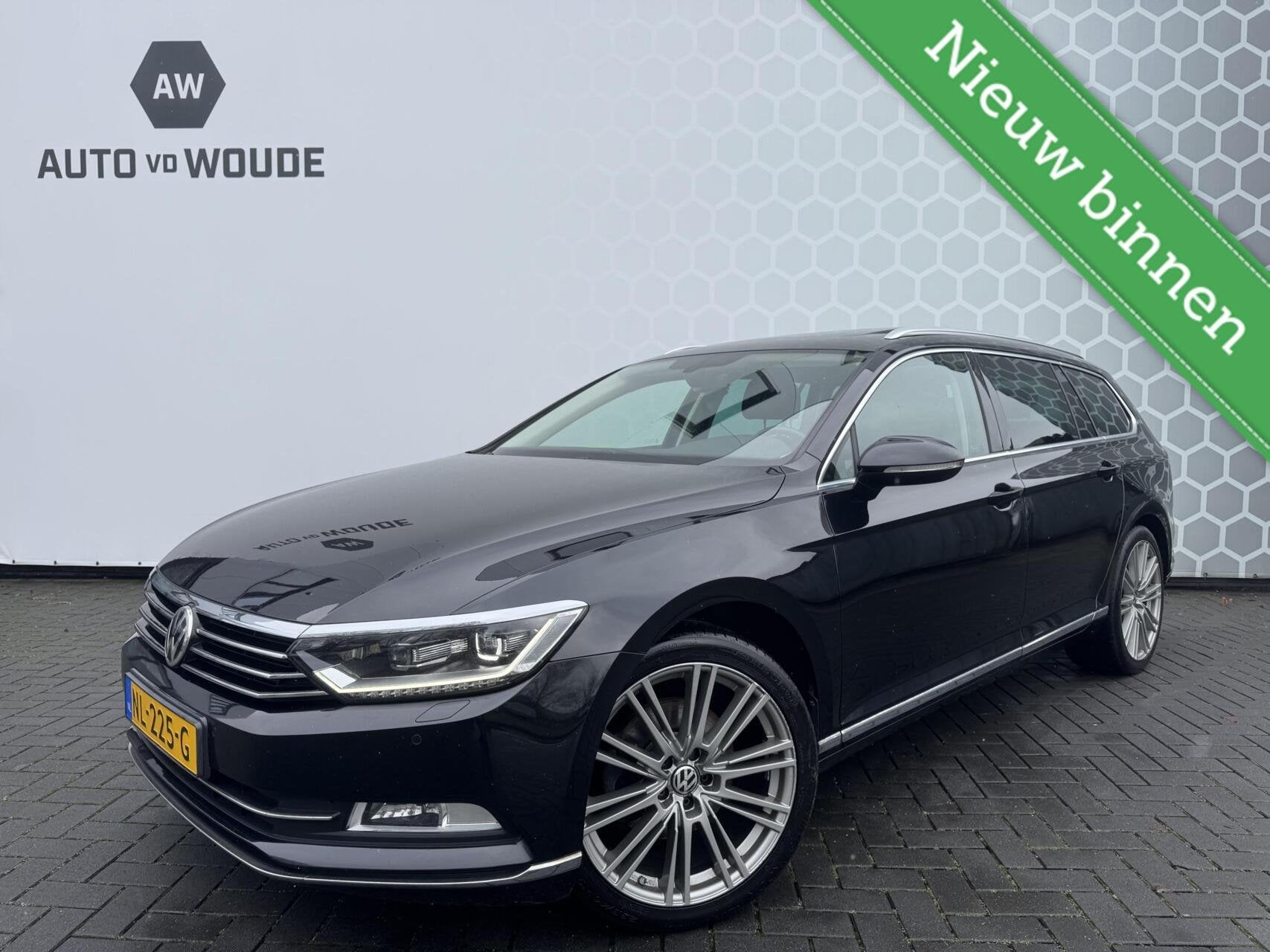 VW Passat Variant 1.6 TDI Highline Business R Panoramdak LED, Auto's, Gebruikt, 4 cilinders, Zwart, Origineel Nederlands