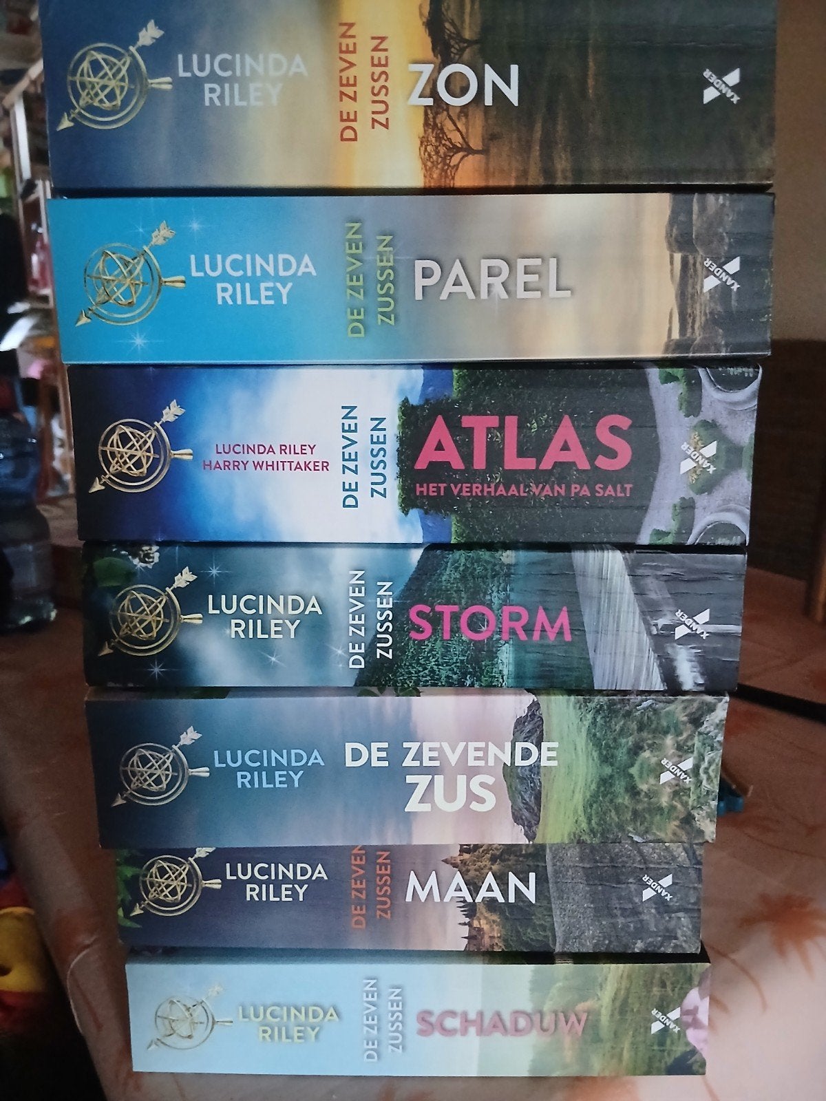 De Zeven Zussen serie - 7 delen - Lucinda Riley, Boeken, Ophalen of Verzenden, Zo goed als nieuw